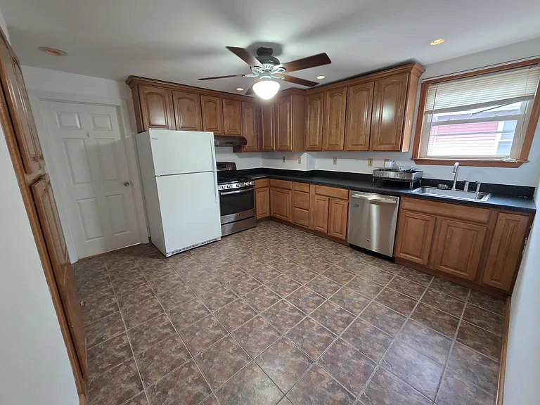 326 Walter Ave — Photo 12