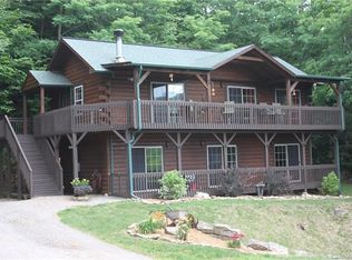 102 Flossie Bell Ln, Waynesville, NC 28785