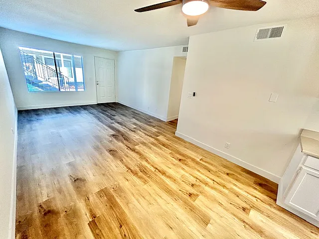 2 bed, 900 sqft, $2,500 — Photo 3