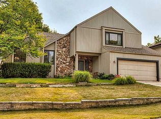 1593 NW 103rd St, Clive, IA 50325