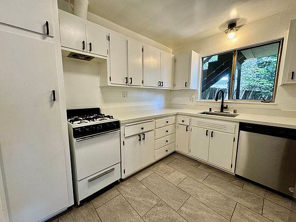 4th image of 1704 Pleasant Valley Ave #1
