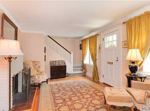 3rd image of 12 Amherst Ct