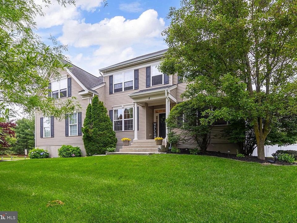 1st image of 8 Woodfield Dr