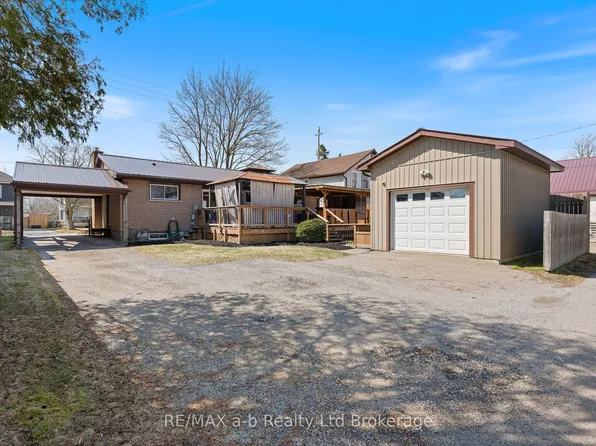 318 Broadway St, Tillsonburg, ON N4G 3S1