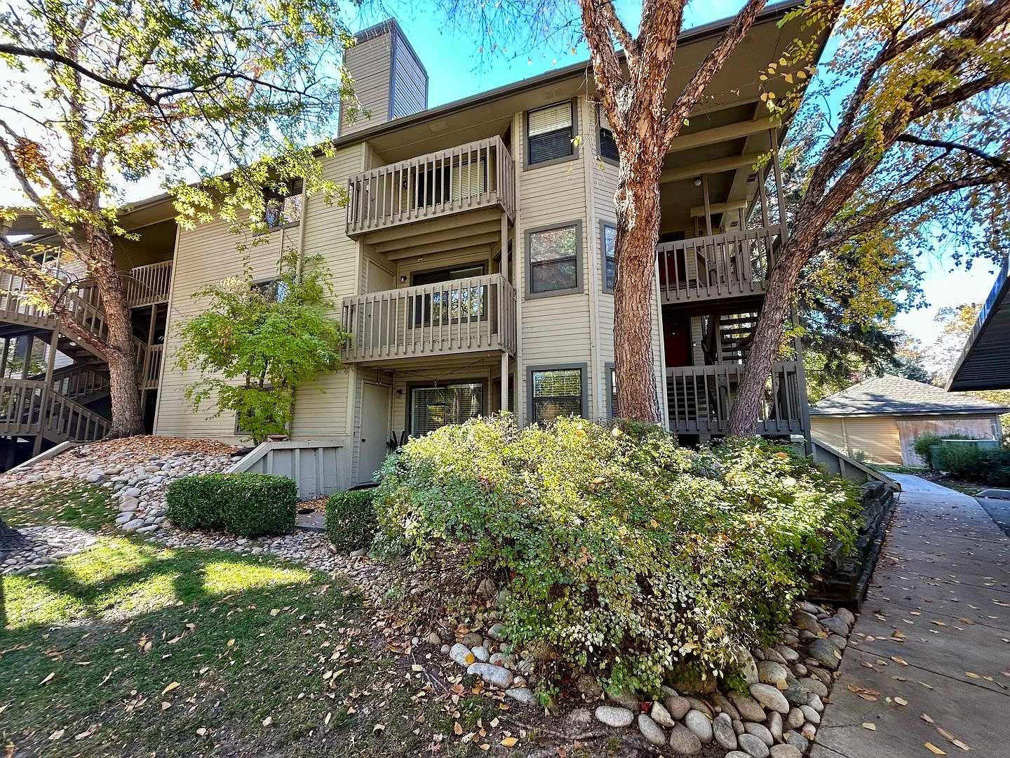 Contemporary 2 Bedroom Condo in the Heart of SE Boise | W,S,T & Cable Included!! — Photo 1