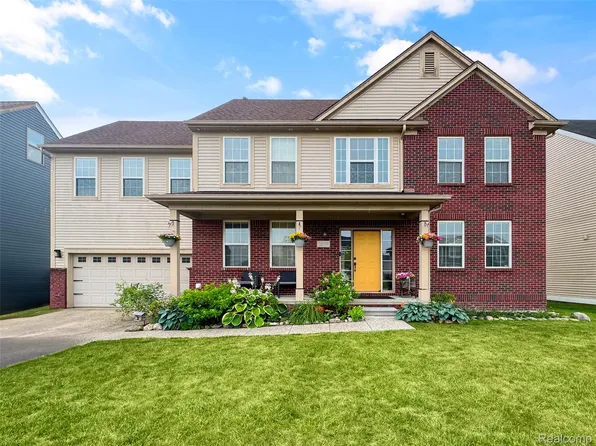 32358 Salt River Cir S, New Haven, MI 48048