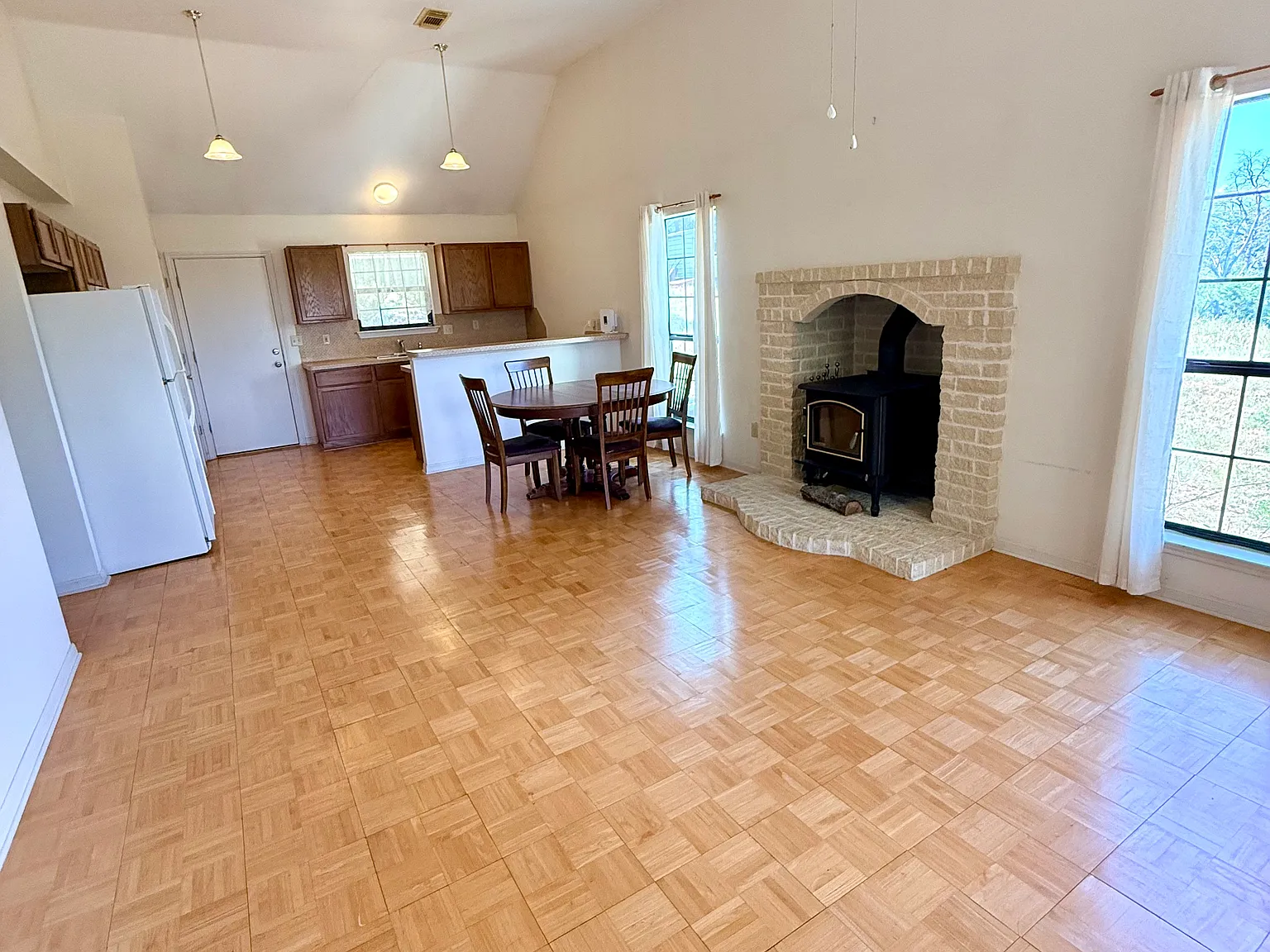 2 bed, 1020 sqft, $1,500 — Photo 3