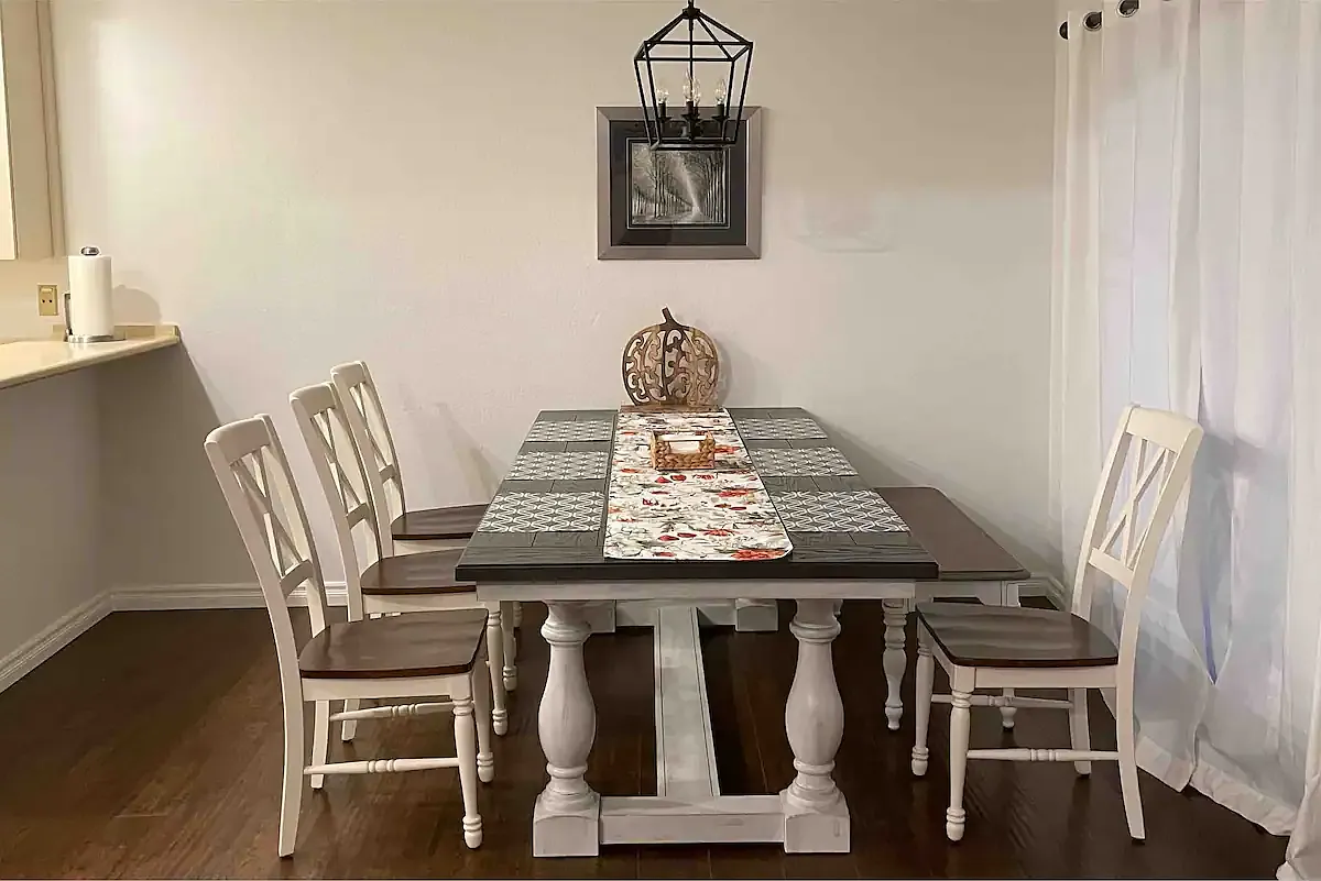 3 bed, 2.5 bath, 1305 sqft, $2,300 — Photo 2