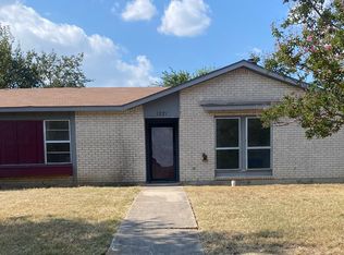 1221 Oakbluff Dr, Lancaster, TX 75146