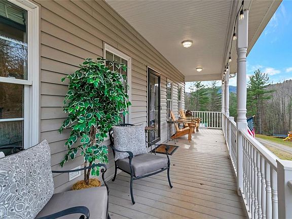 3rd image of 129 Holly Acres Dr