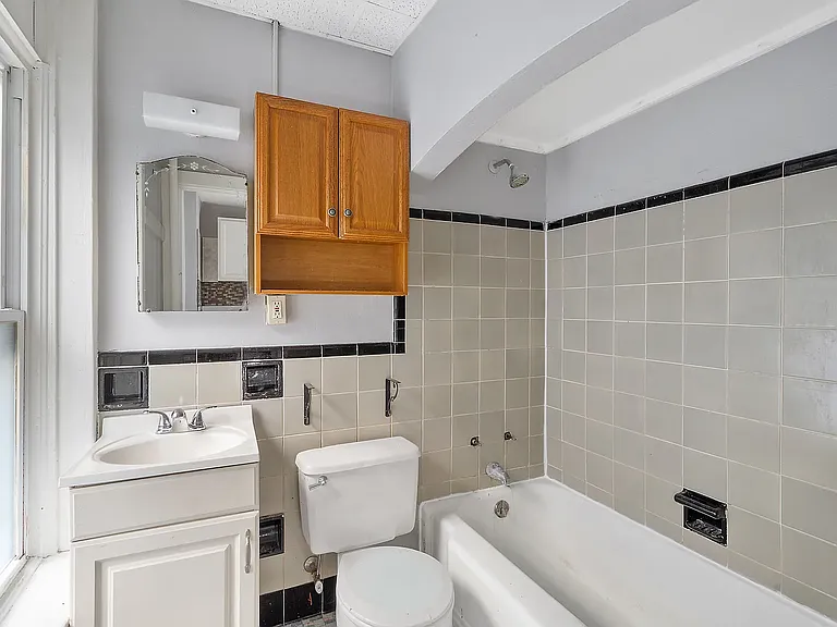 315 N Salina St — Photo 9