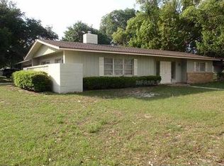 2112 Hollywood Dr, Leesburg, FL 34748
