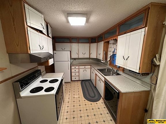4th image of 116 W 2nd St