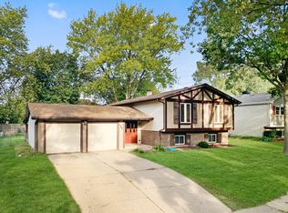 798 Sussex Ln, Crystal Lake, IL 60014