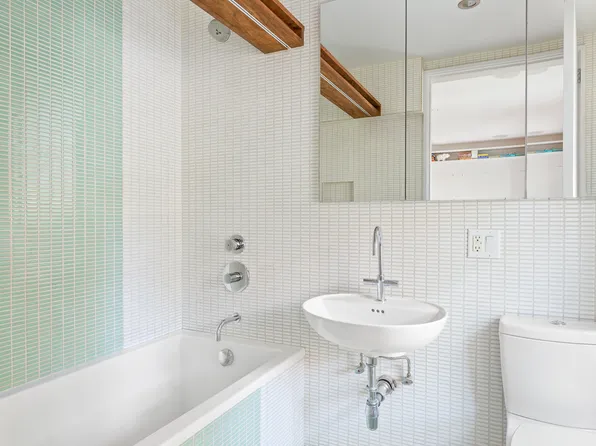 536 Court Street image 19 of 27