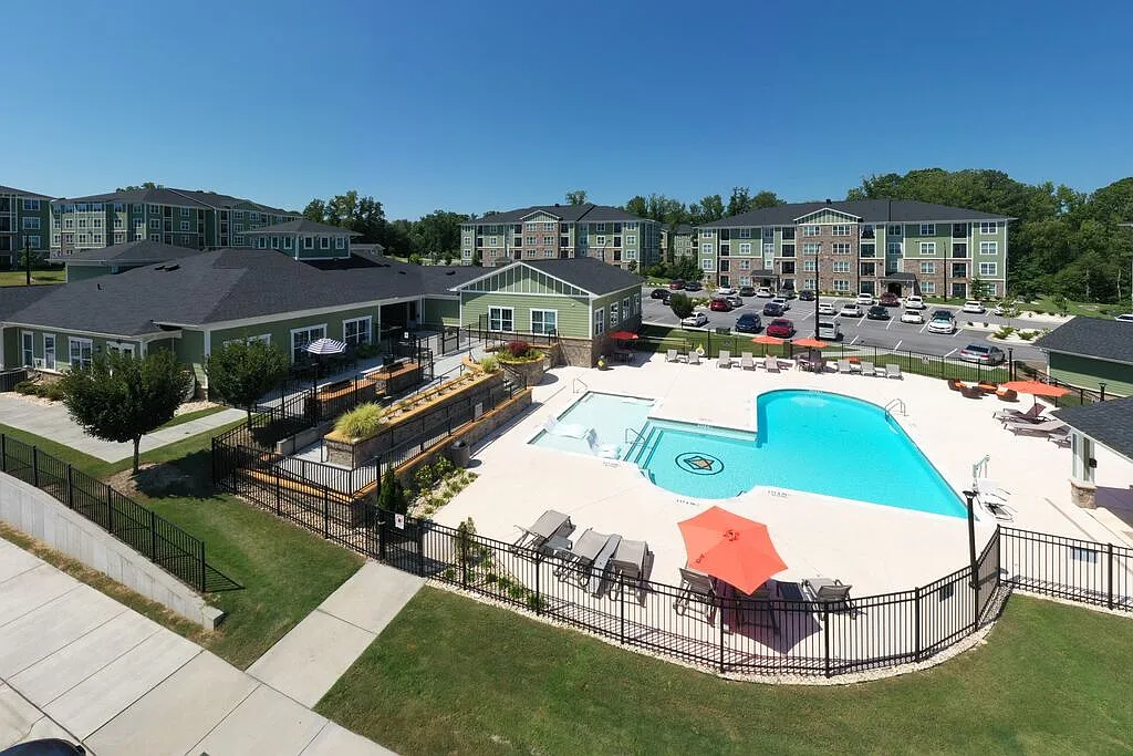 Foxwood Apartments — Photo 4