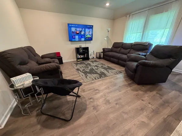 107 White Pine Dr