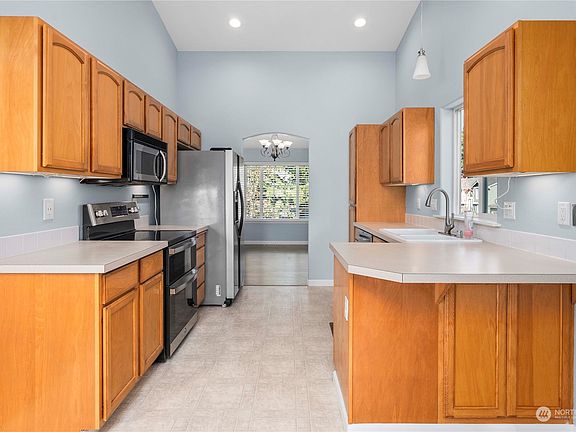 4th image of 8402 186th Street Ct E