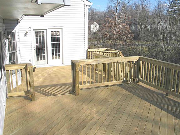 Lower deck as seen from the upper deck