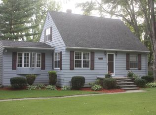 1184 Wanda St, Walled Lake, MI 48390