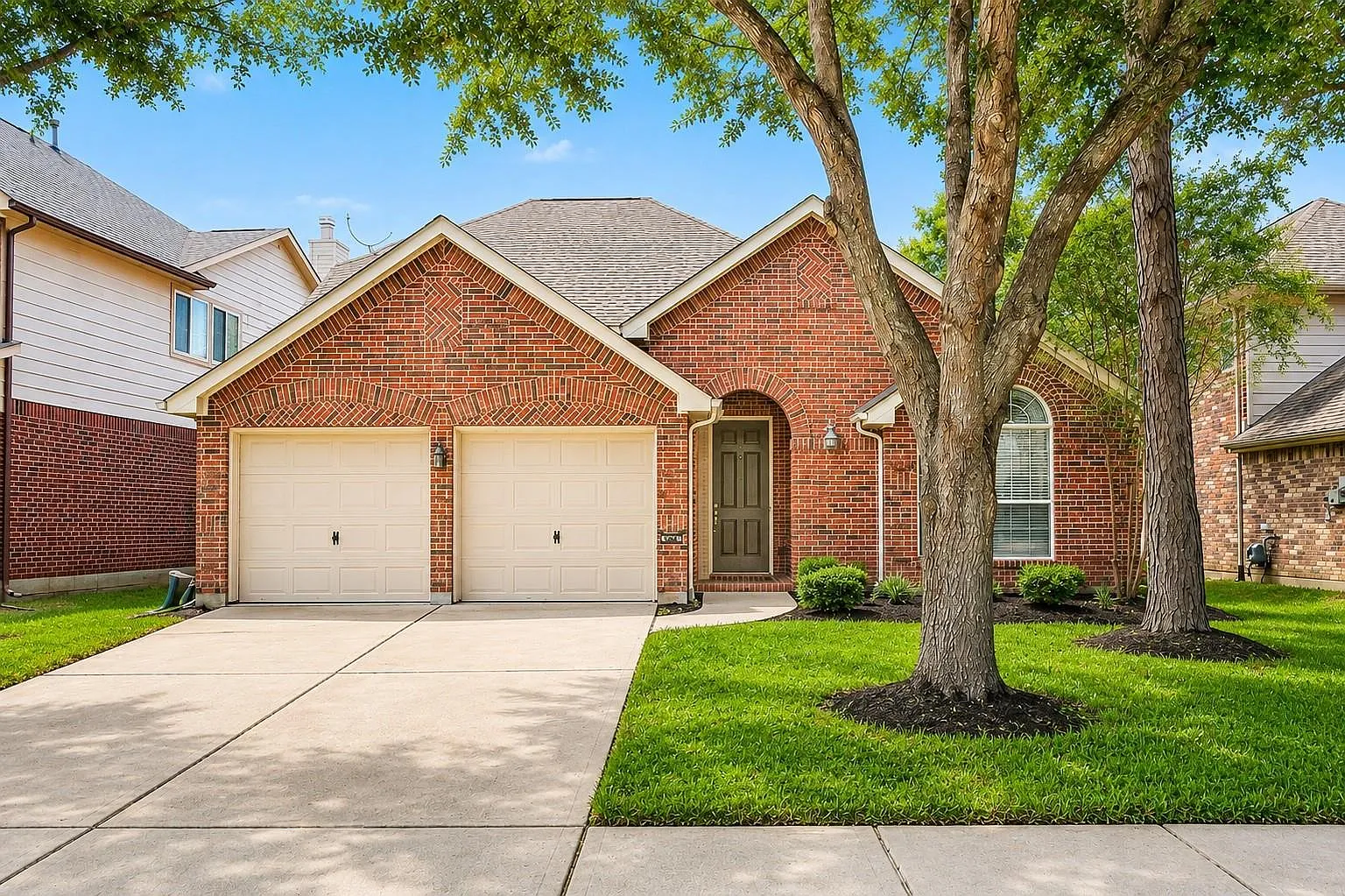 3 bed, 2.0 bath, 1885 sqft, $2,250 — Photo 1