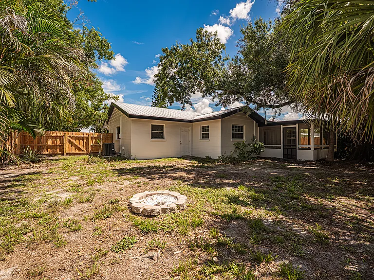 3372 Webber St — Photo 17
