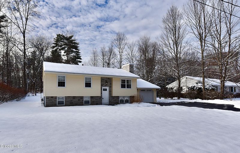 4th image of 7 White Pine Lane