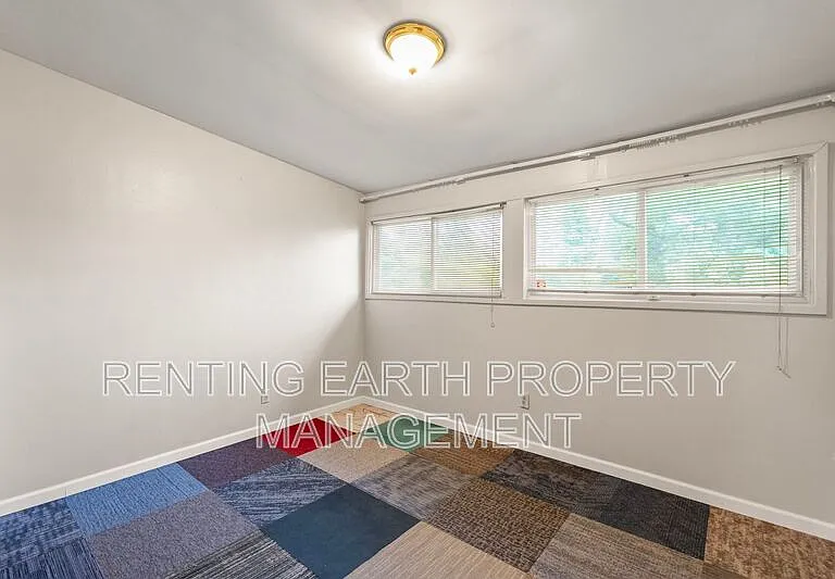 6452 Evergreen Blvd — Photo 19