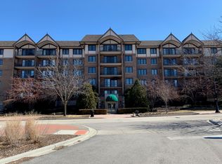 15 S Pine St APT 203A, Mount Prospect, IL 60056