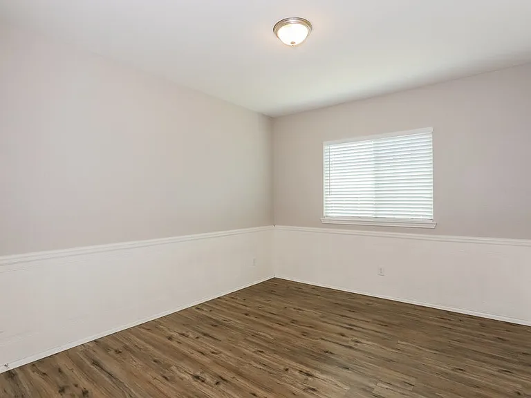 204 Bay St — Photo 14