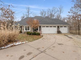 2315 Deer Ridge Cir, Le Claire, IA 52753