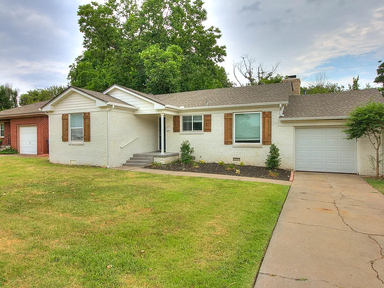 1414 Oxford Way — Photo 2