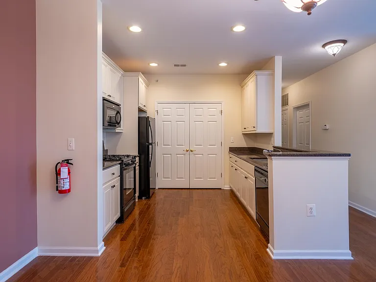 539 Sophee Ln #539 — Photo 32
