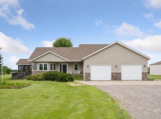 8735 Dolphin Rd, Princeton, MN 55371