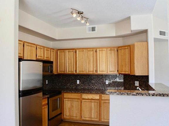 5th image of 2929 W Yorkshire Dr