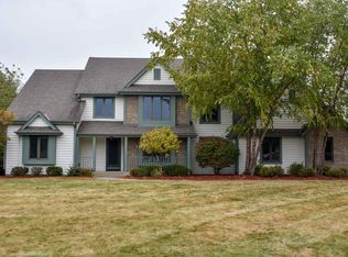 N18W29582 Crooked Creek Rd, Pewaukee, WI 53072