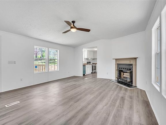 4th image of 67 Creekwood Dr
