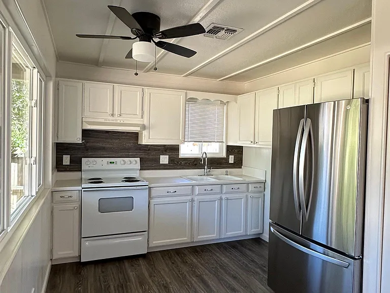 711 W Colt Dr — Photo 3