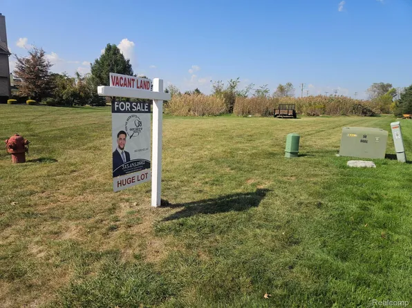 37870 Cottonwood Ct, New Boston, MI 48164