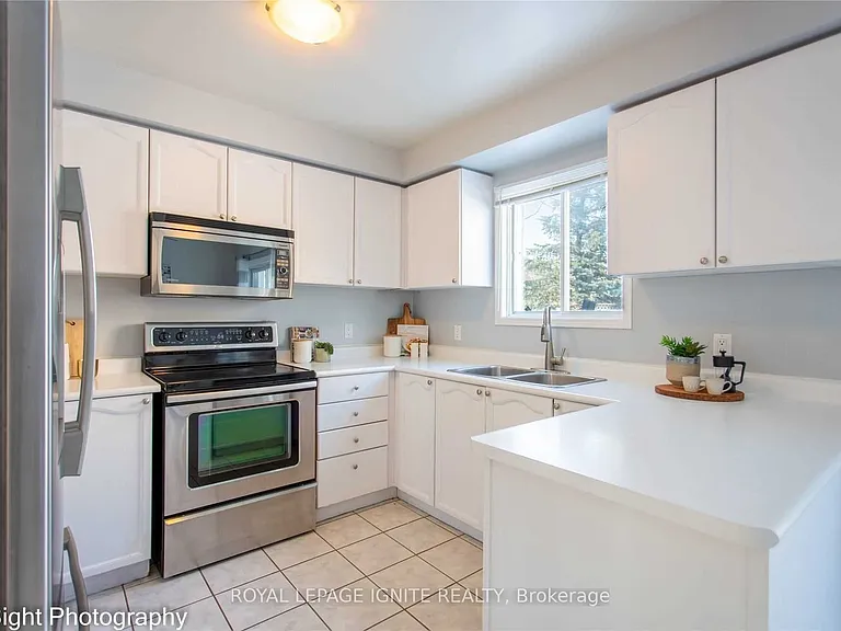 10 Bonnycastle Dr — Photo 8