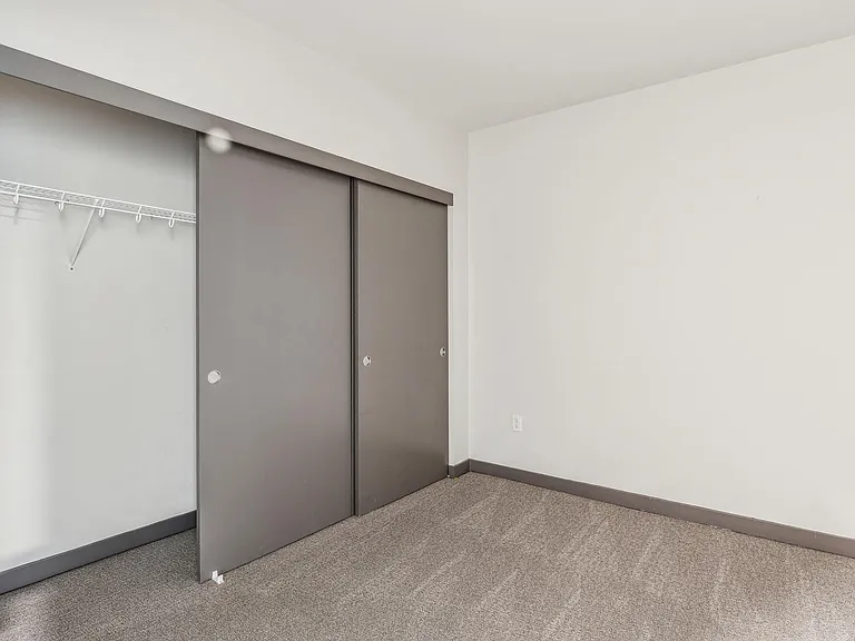 Madison Plaza — Photo 13