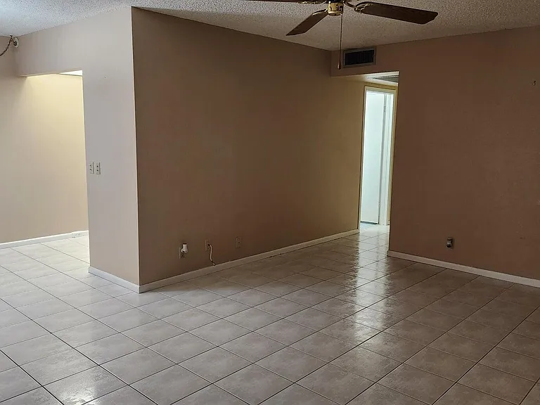 251 Fanshaw Dr #F — Photo 3
