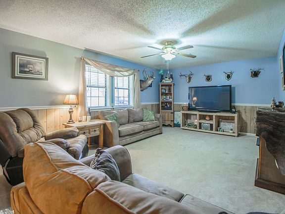 4th image of 124 Green Willow Ln