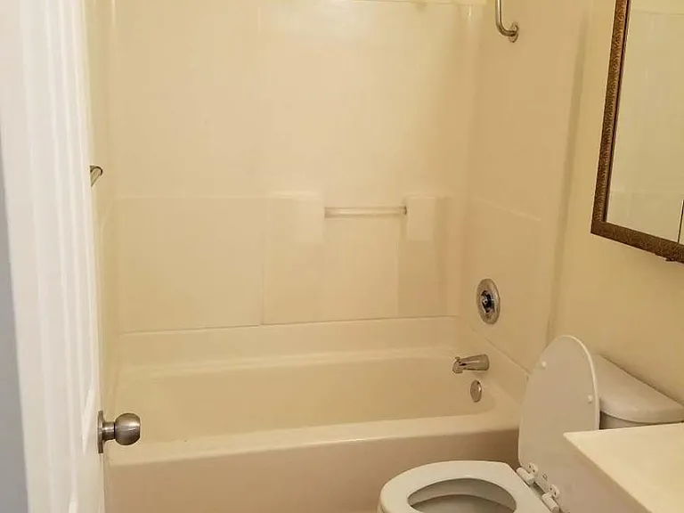 1903 W 31st St #F — Photo 9