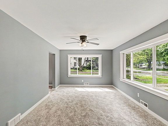 3rd image of 307 Mechanic St