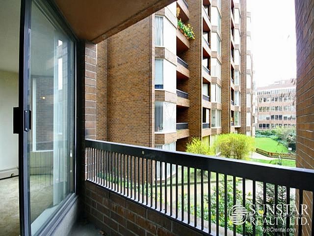2nd image of 950 Drake St #216