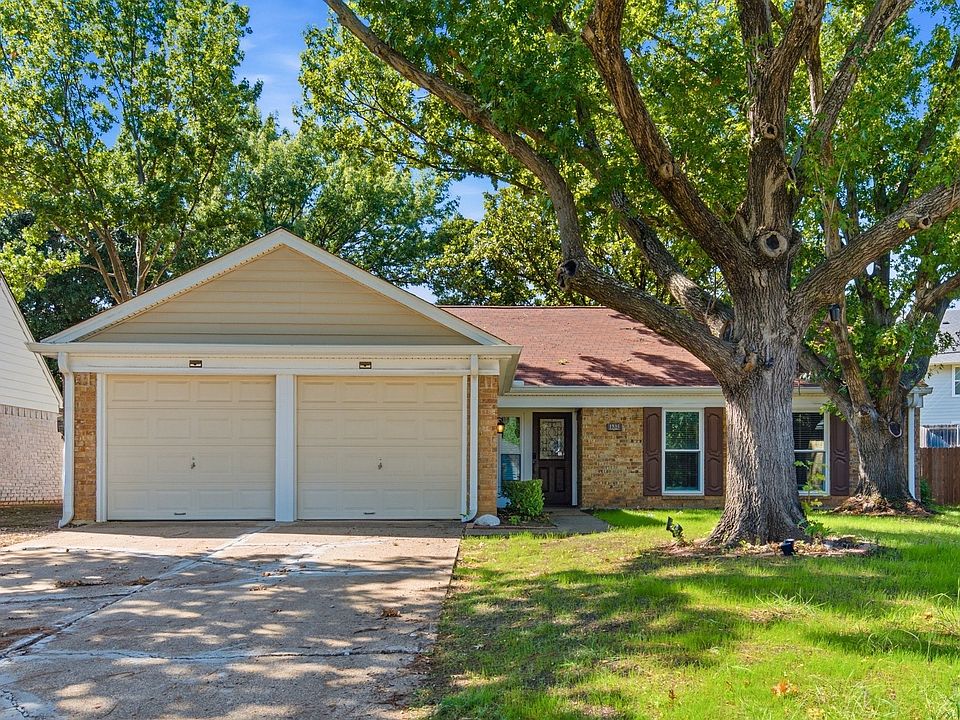 1st image of 1933 Pin Oak Dr