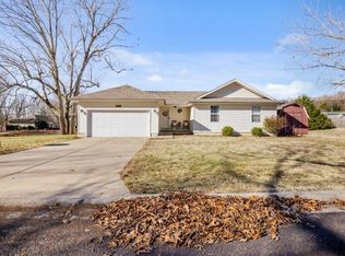 8700 Brookside Cir, Monett, MO 65708