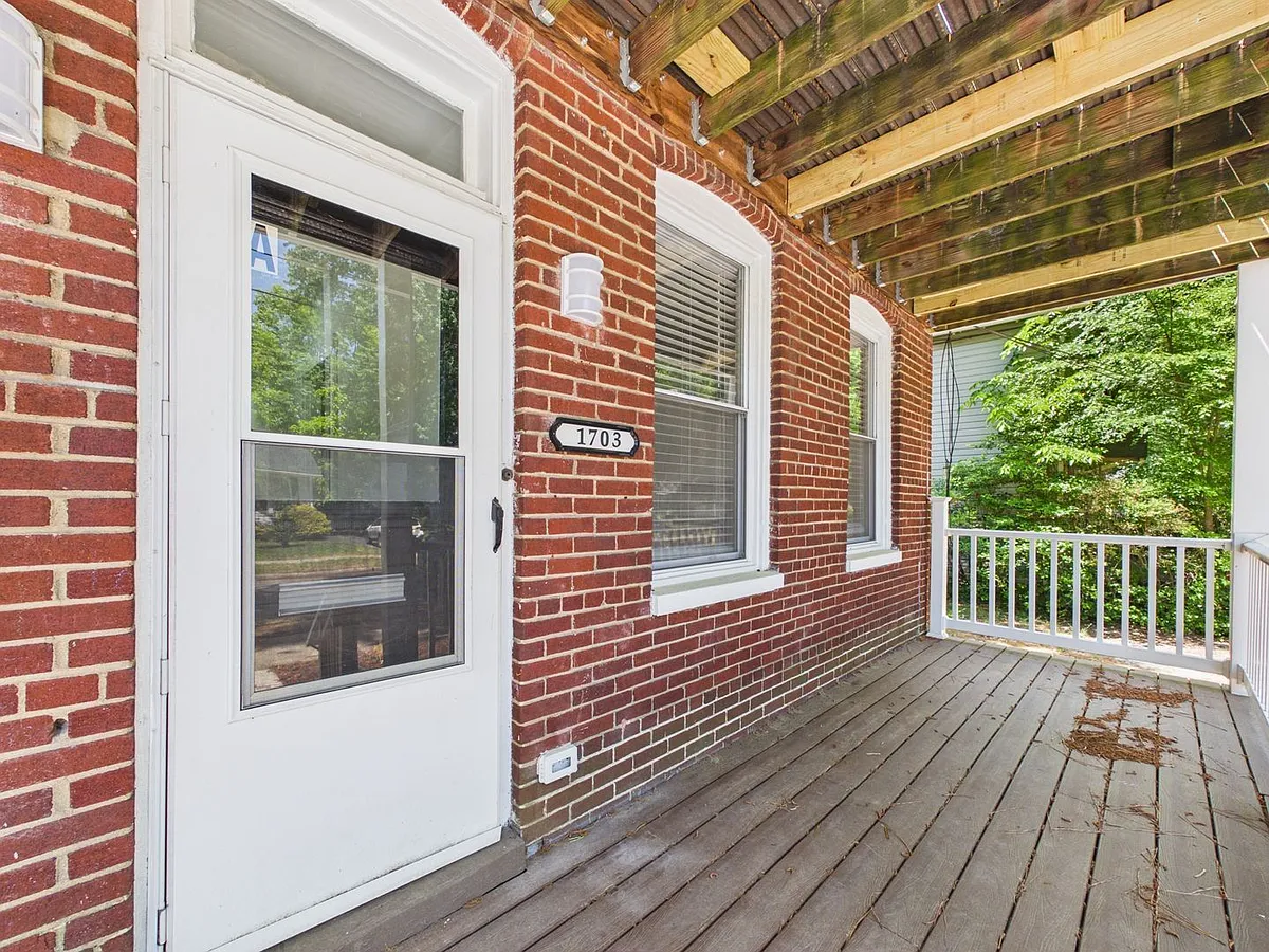Building Photo - 1703 Oakdale Ave #A