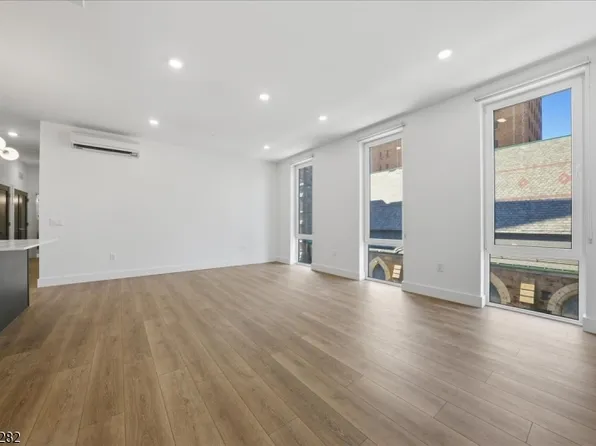 21 Lincoln Park #302, Newark City, NJ 07102